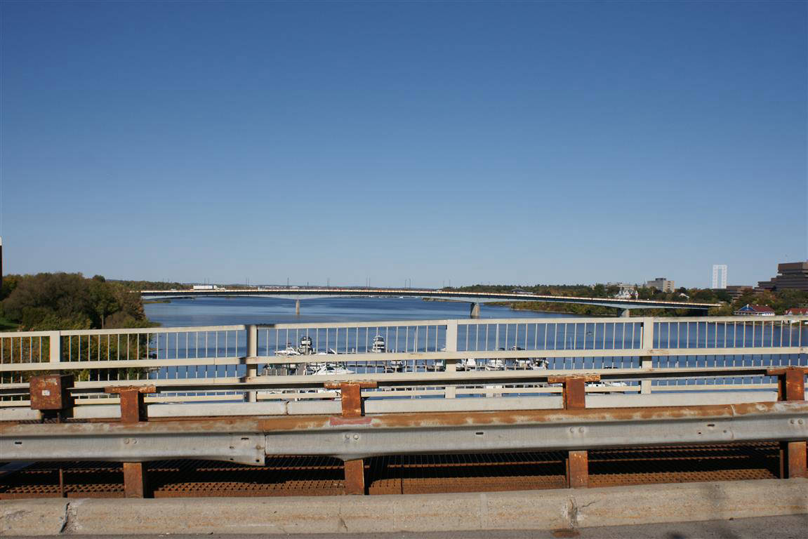 Bridges connecting Ottawa to Quebec